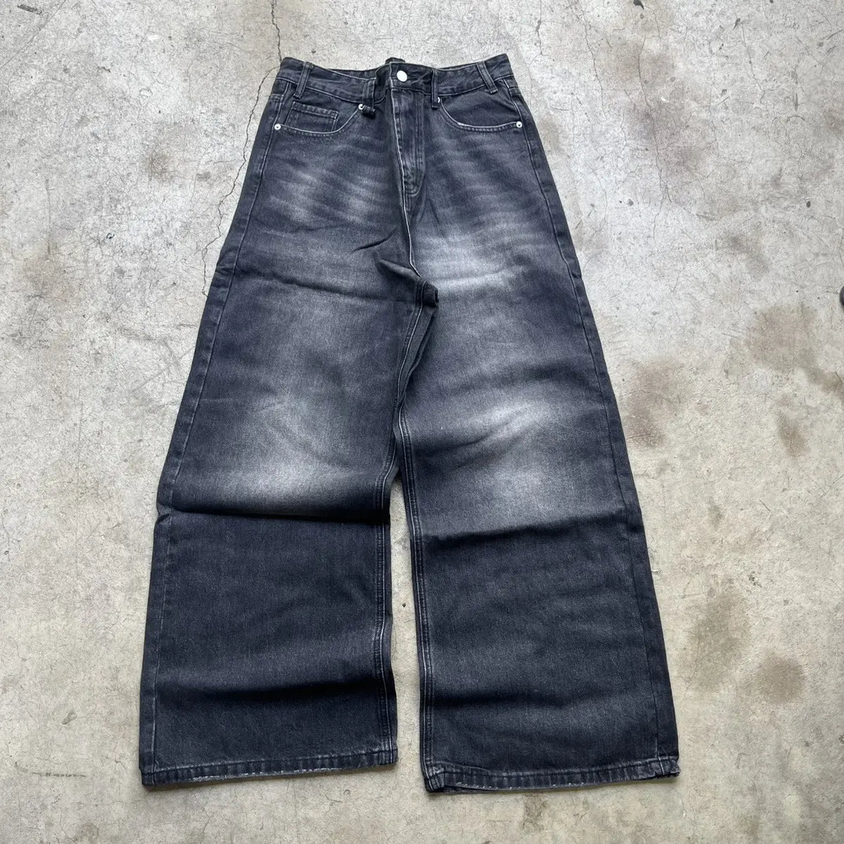 Baggy Black Wide-Leg Jeans