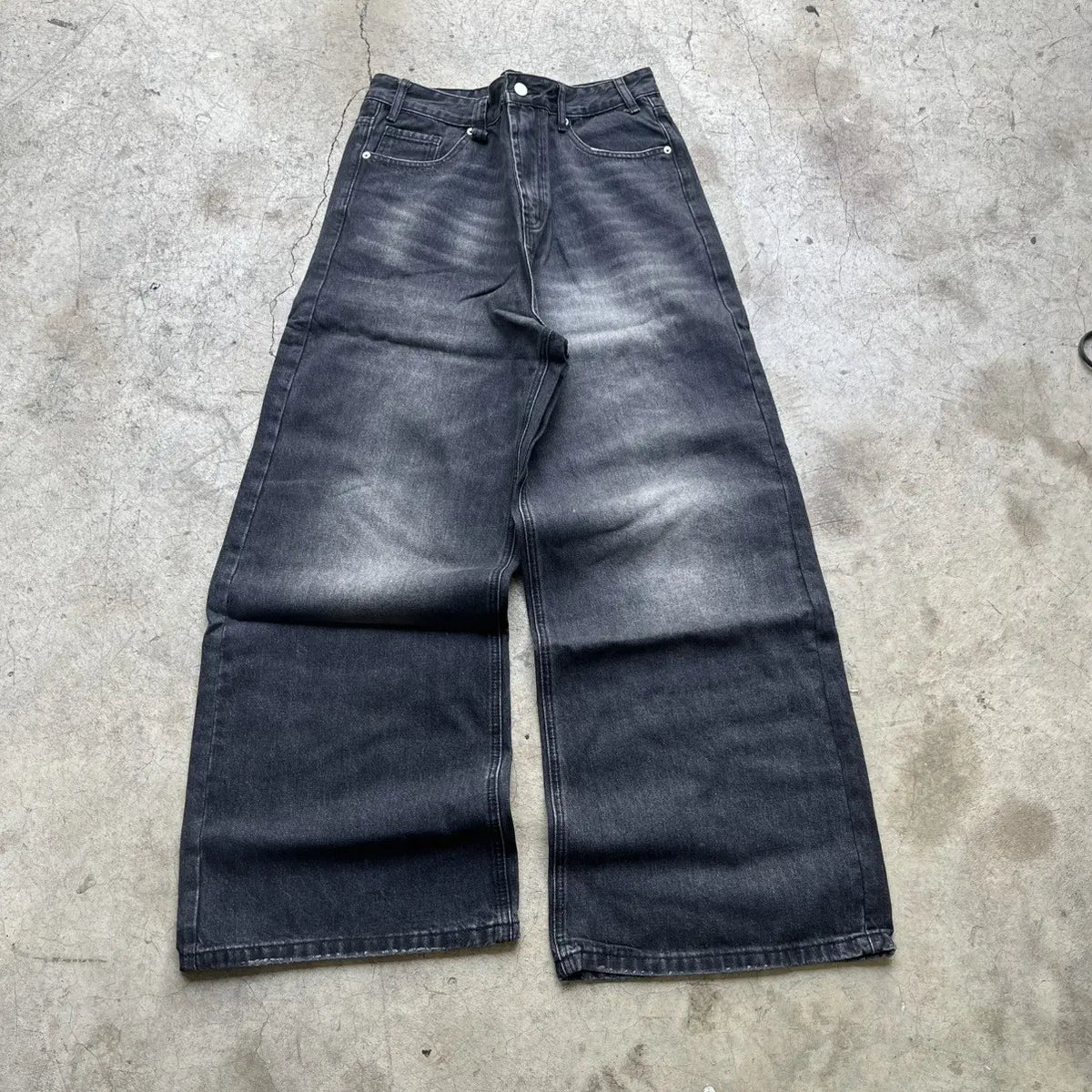 Baggy Black Wide-Leg Jeans
