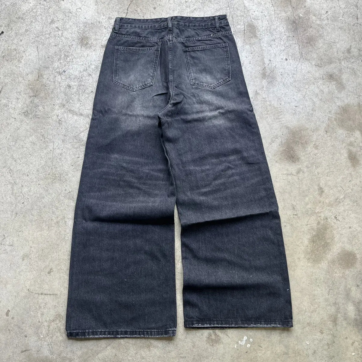 Baggy Black Wide-Leg Jeans