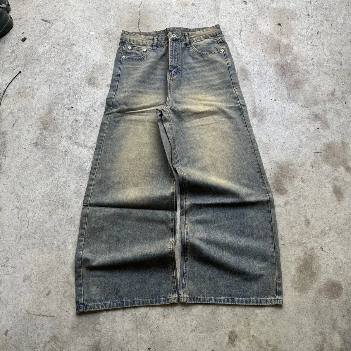 Baggy Sand Faded Wide-Leg Jeans